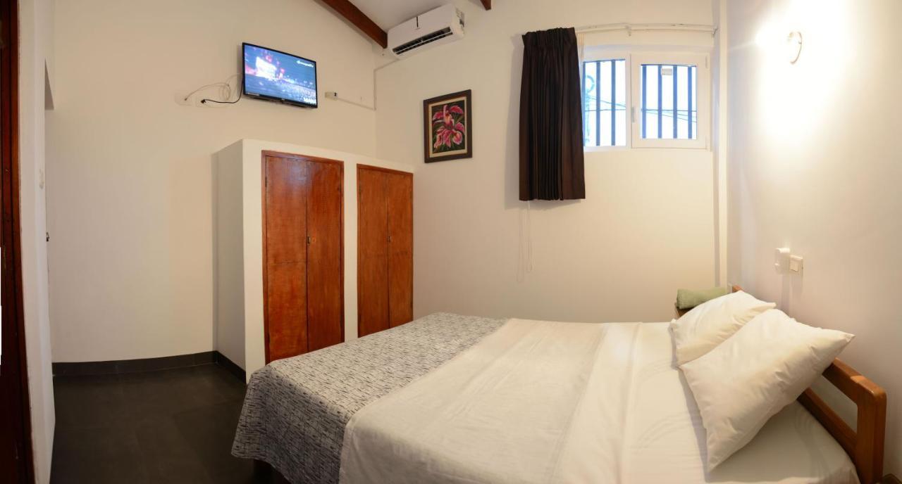 Hostal Casa Blanca Tarapoto Buitenkant foto