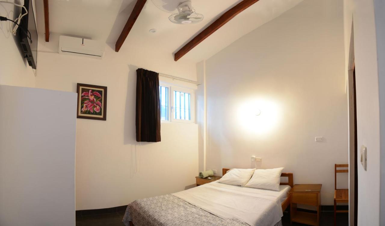 Hostal Casa Blanca Tarapoto Buitenkant foto