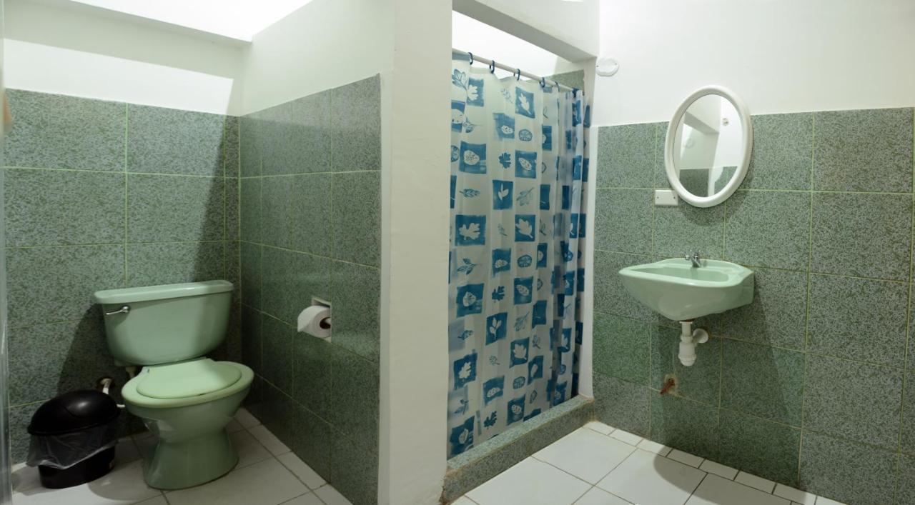 Hostal Casa Blanca Tarapoto Buitenkant foto
