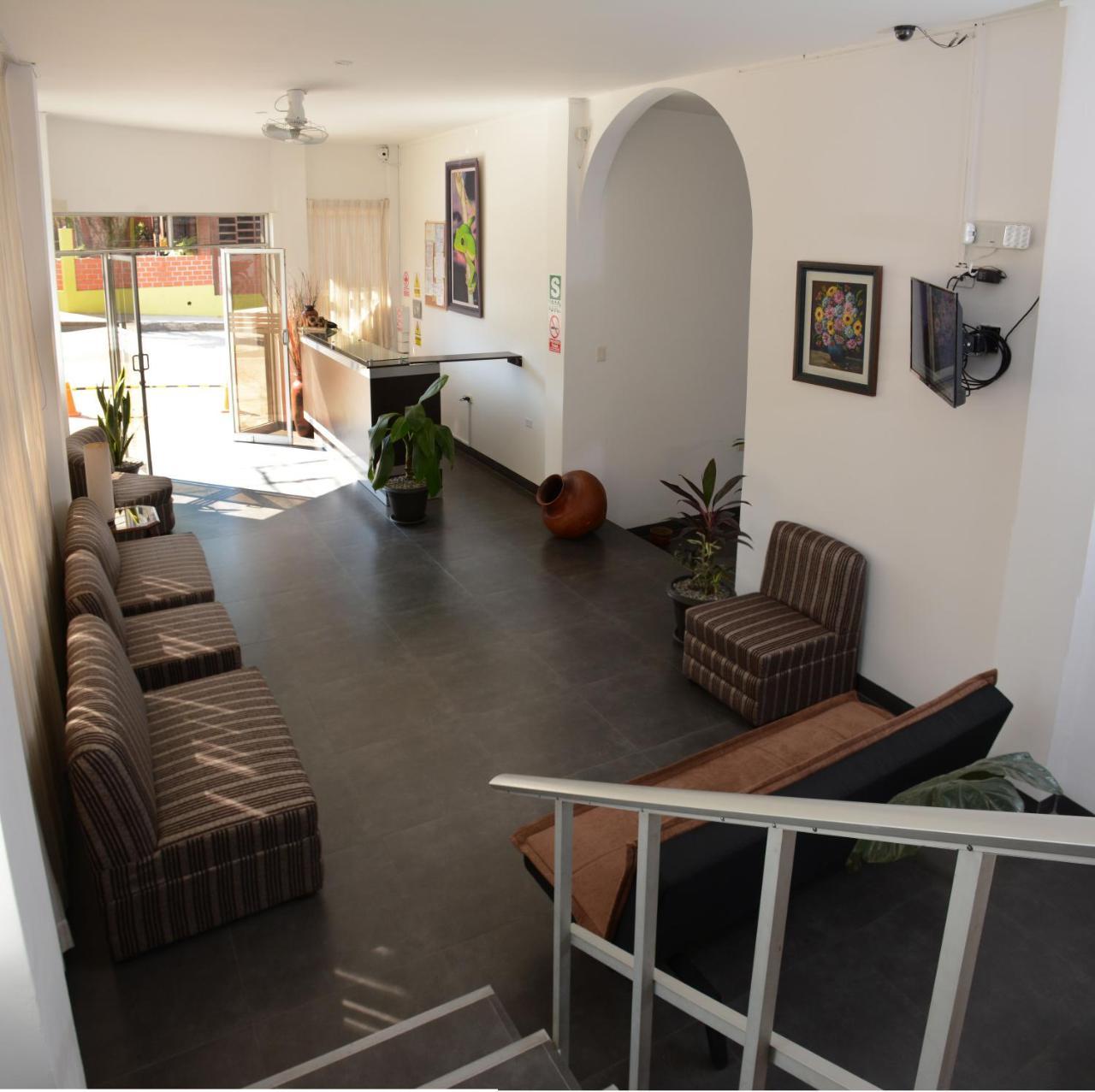 Hostal Casa Blanca Tarapoto Buitenkant foto