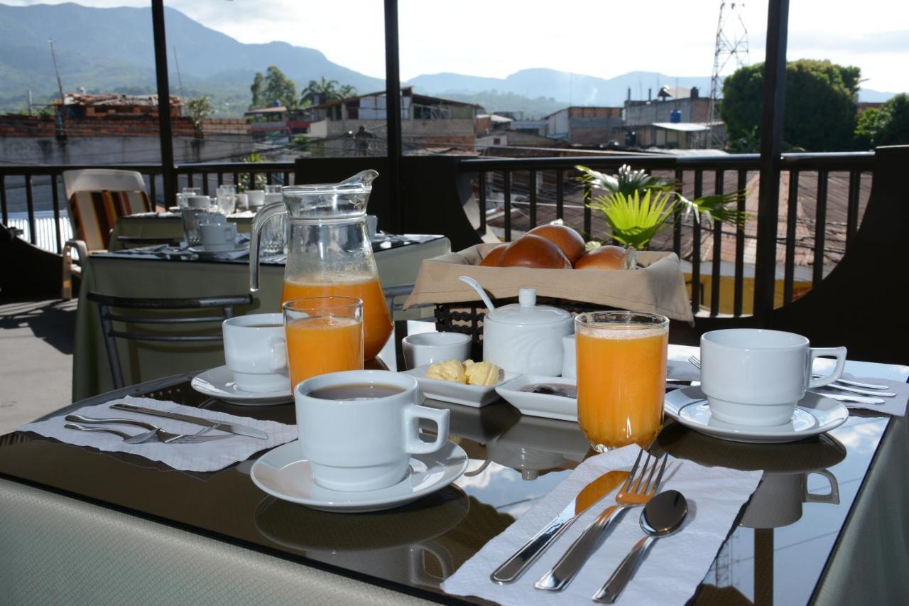 Hostal Casa Blanca Tarapoto Buitenkant foto